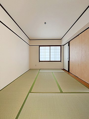 名幸ハイツの寝室|落ち着いた色調の寝室です