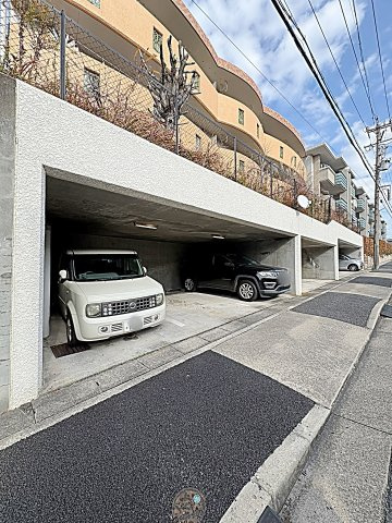 名幸ハイツの駐車場|駐車場があります