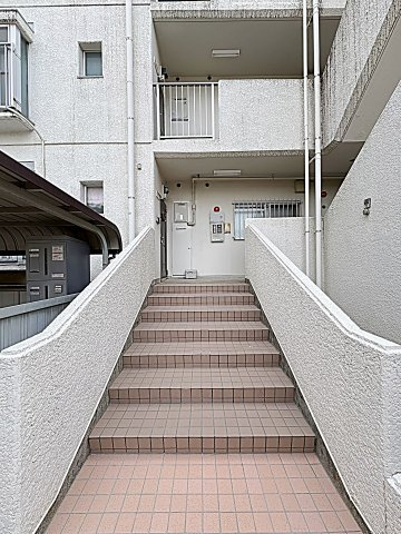 名幸ハイツのエントランス|清潔なエントランスです