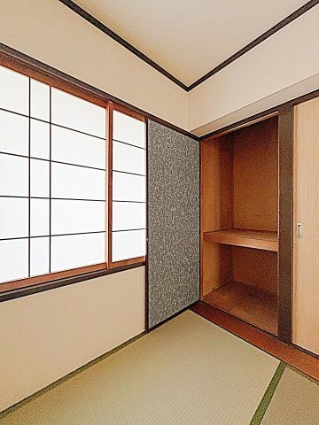 名幸ハイツの収納