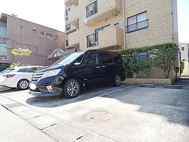 ランドマーク・一社の駐車場