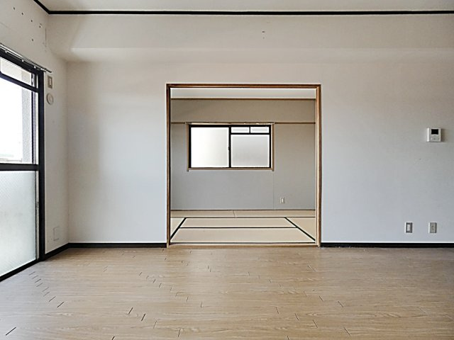 ランドマーク・一社の居間・リビング|こちらのリビングで趣味の時間をお楽しみください