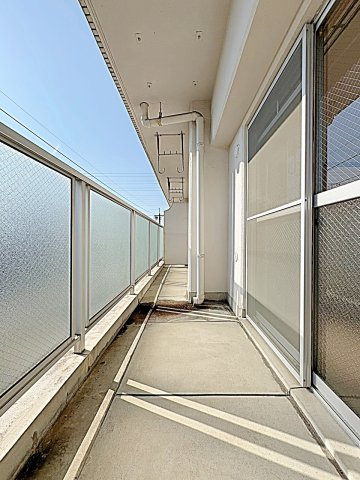 クレール延珠　南棟のバルコニー|お洗濯にも便利なバルコニー付き
