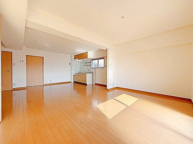 クレール延珠　南棟の居間・リビング|こちらの居間で趣味の時間をお楽しみください