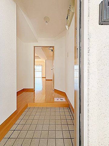 クレール延珠　南棟の玄関|収納もある玄関です