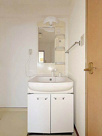 クレール延珠　南棟の独立洗面台|独立洗面化粧台が付いています