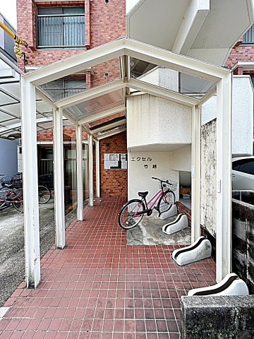 エクセル竹越のエントランス|ゆとりのあるエントランスです