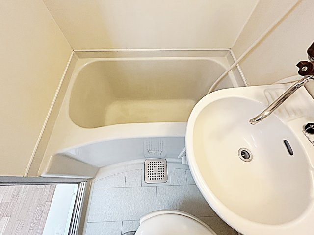 レオパレス陸前の浴室|落ち着いた空間のお風呂です