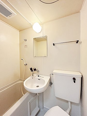 レオパレス陸前の独立洗面台|朝の支度にも助かる、独立の洗髪洗面化粧台