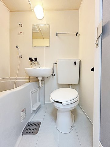 レオパレス陸前のトイレ|落ち着いた色調のトイレです