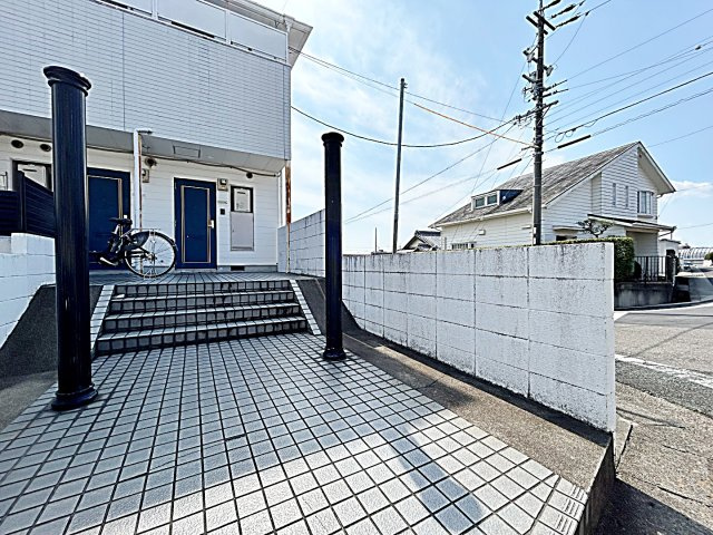 レオパレス陸前のエントランス|落ち着いたエントランスです