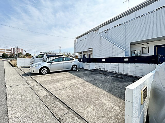 レオパレス陸前の駐車場