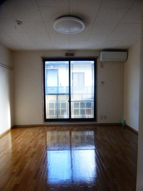 ハイツアドラブールの居間・リビング|おしゃれな居間です