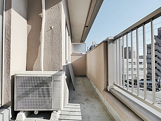 肥後ビルのバルコニー|外からの目が気にならないバルコニーで洗濯物が干せます