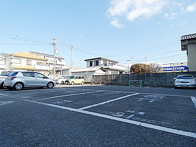 肥後ビルの駐車場|駐車場があるので、車を買う予定の方も安心です