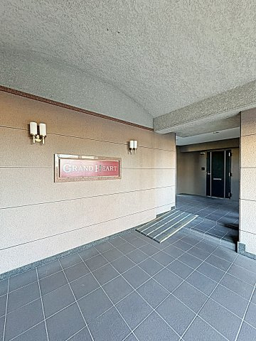 グランハートのエントランス|落ち着いたエントランスです