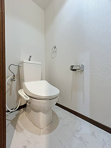 エスペランサⅡのトイレ|落ち着いた色調のトイレです