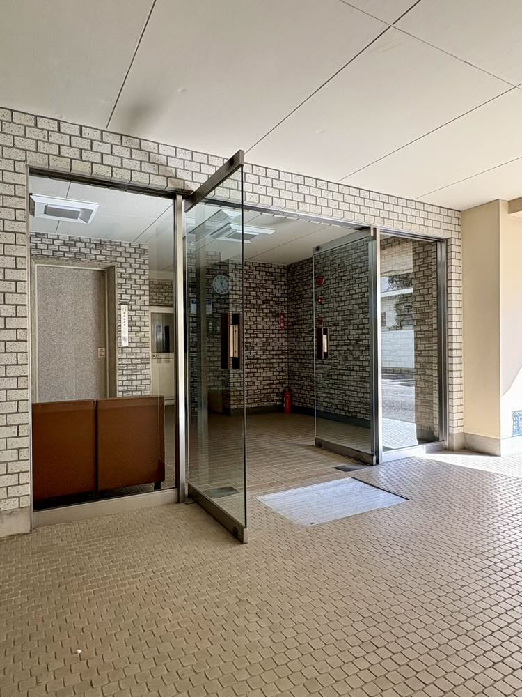 ユタカマンションのエントランス|ゆとりのあるエントランスです