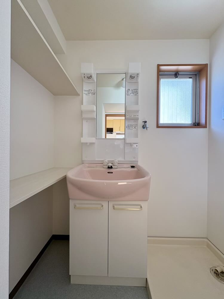 ユタカマンションの独立洗面台|独立洗面台あり、毎朝おしゃれに忙しい女性の方におすすめです