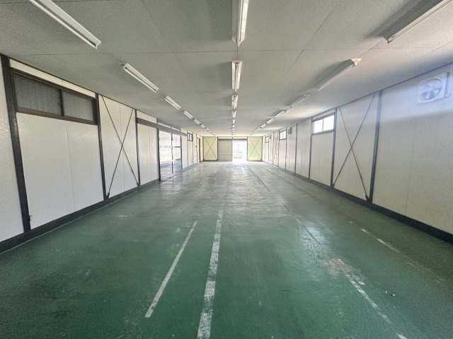 南区芝町１０４貸店舗の内装|明るい色調の室内です