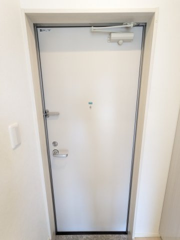 ハーモニーテラス野並Ⅳの玄関|明るい玄関です