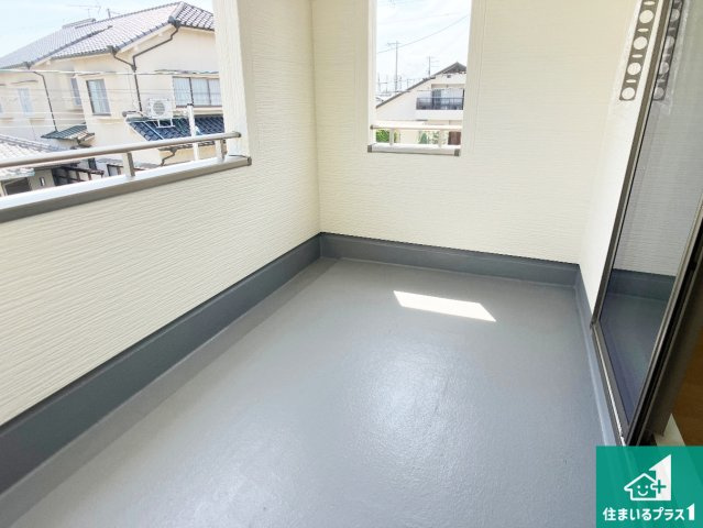 姫路市伊伝居　第2期　新築一戸建てのバルコニー|ワイドバルコニーは洗濯物を干すスペースが広いのでご家族が多くても安心！