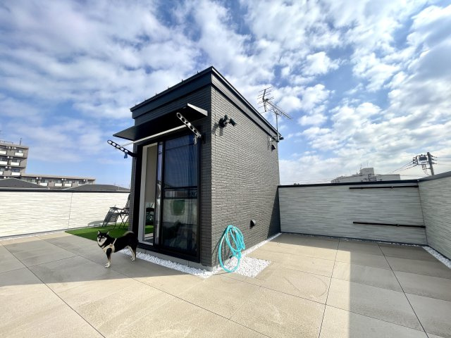 和光市白子1丁目　築浅×美築×注文住宅　あおぞら邸宅のバルコニー|ルーフバルコニーは水栓付きなのでガーデニングも楽しめます。