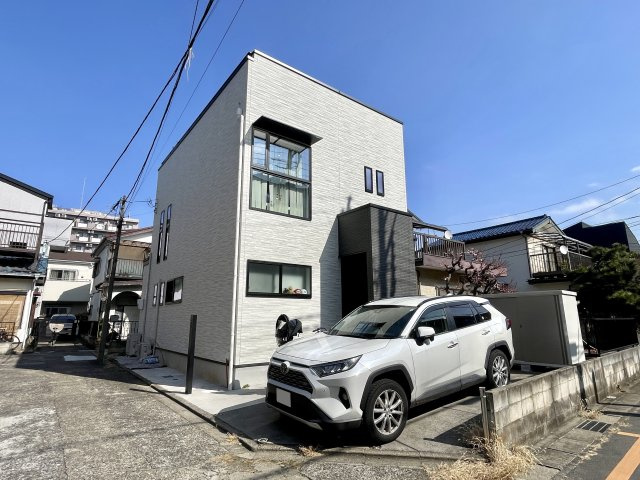 和光市白子1丁目　築浅×美築×注文住宅　あおぞら邸宅の外観|陽当り×通風良好の南西角地の邸♪2024年6月築の築浅×美築の注文住宅です♪