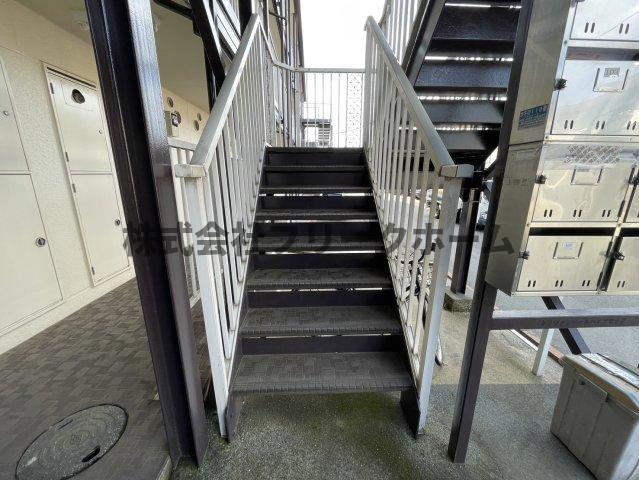 武蔵野市境５丁目の賃貸マンションのエントランス