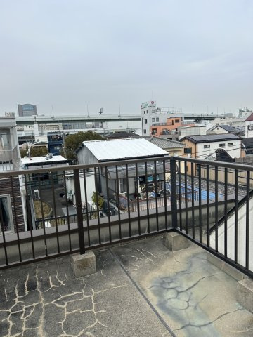 2世帯仕様戸建：港区港晴３丁目のバルコニー