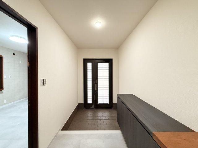 安立３丁目　中古戸建ての玄関