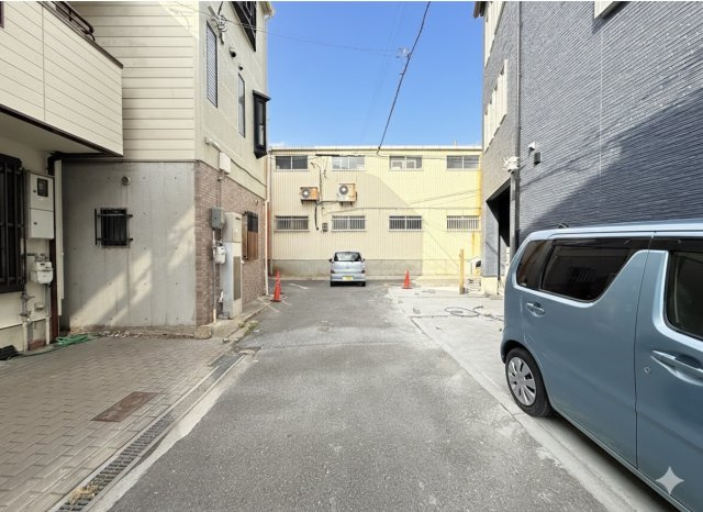 安立３丁目　中古戸建ての前面道路含む現地写真