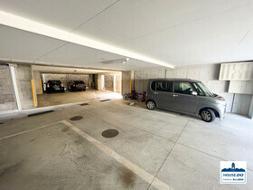 3路線利用可！R7,9月リフォーム完了予定♪サンパーク千代田の駐車場|屋内平面式の駐車場です