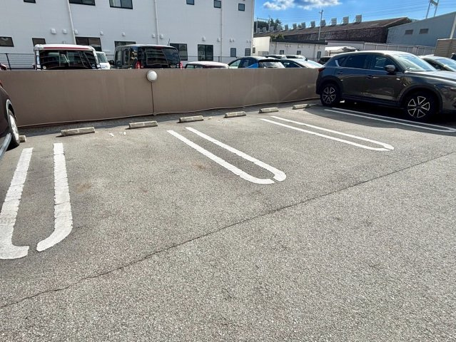 クレール姫路Ⅱの駐車場
