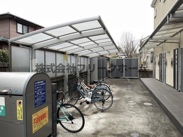 武蔵野市境１丁目のアパートの駐車場