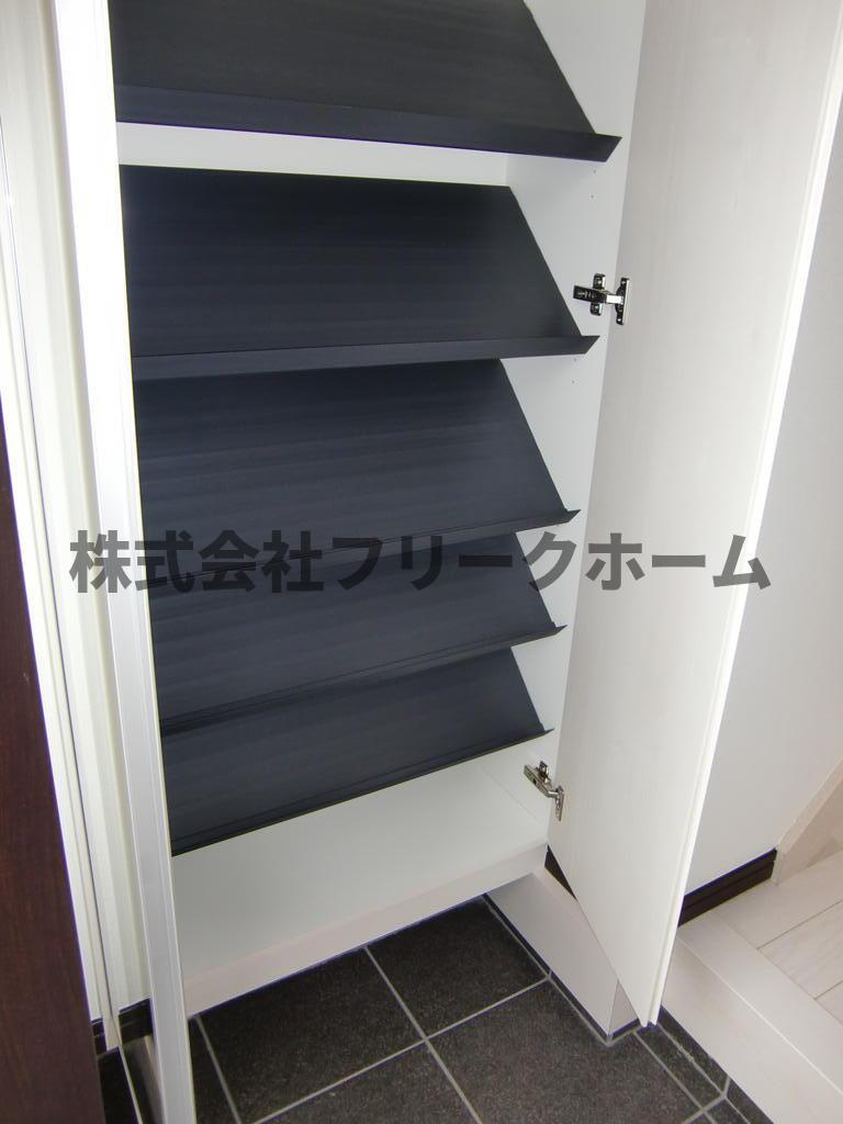 武蔵野市境１丁目のアパートの玄関