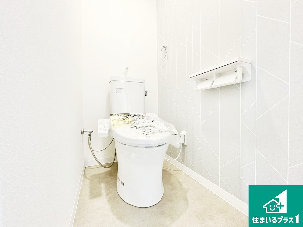 カルム堺B棟のトイレ|シャワー洗浄機能付トイレは標準仕様。冬場は暖かシートヒーターも装備！表面コートでキレイ長持ち！省エネ節水仕様の温水洗浄トイレ！
