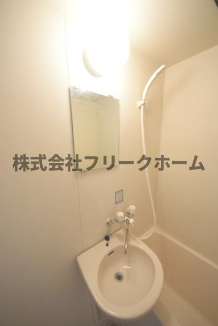 小金井市本町４丁目の賃貸マンションの洗面所