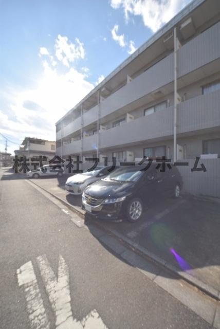 小金井市本町４丁目の賃貸マンションの駐車場