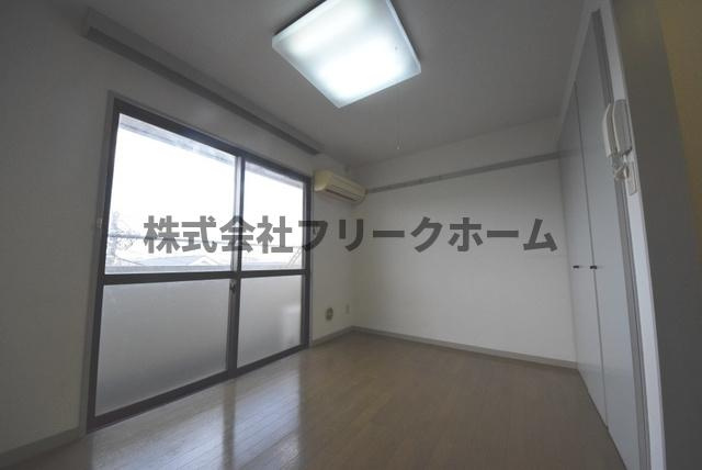 小金井市本町４丁目の賃貸マンションの居間・リビング