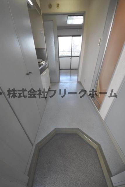 小金井市本町４丁目の賃貸マンションの玄関
