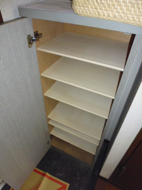 ロイヤルコート・オガワの居間・リビング|下駄箱