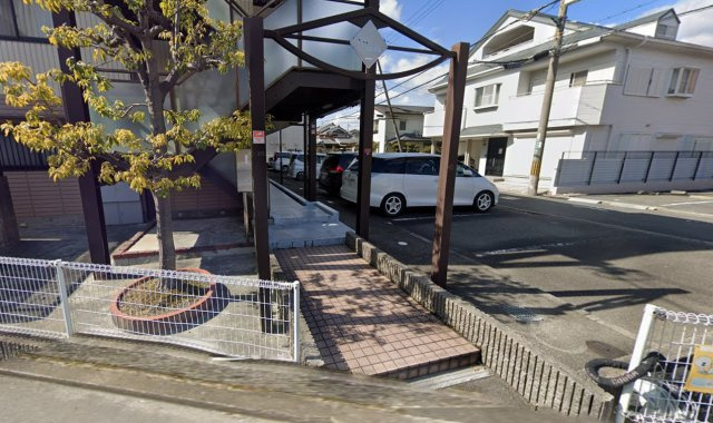 高槻市高垣町の賃貸マンションのエントランス