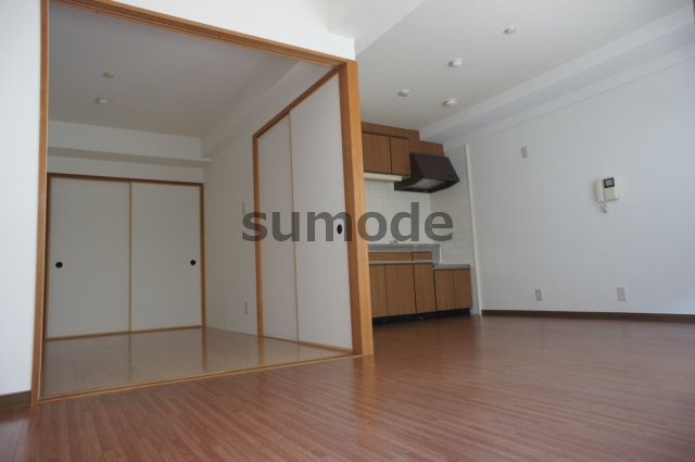 高槻市高垣町の賃貸マンションの居間・リビング