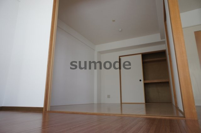 高槻市高垣町の賃貸マンションの洋室