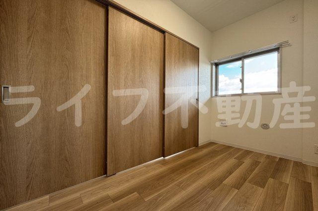 プレサンス長田レジェールの洋室|落ち着いた色調の洋室です