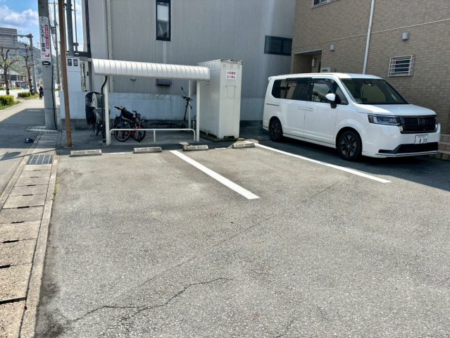 ガンダヴューハの駐車場