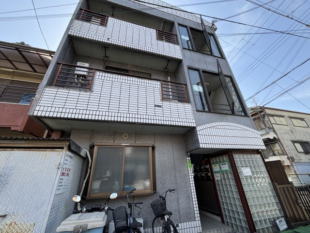 巣本ハイツの外観