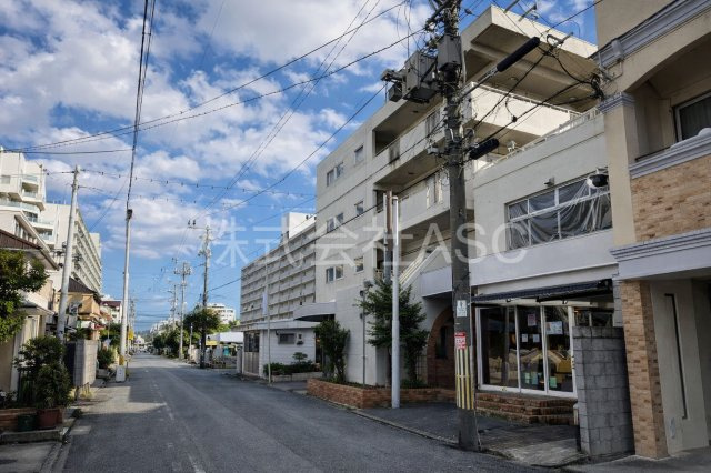 都ハイツ1階路面テナントの洋室