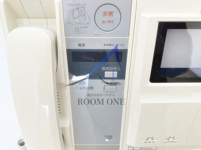 ルーブル中野坂上弐番館のセキュリティ|モニター付きインターホンです。